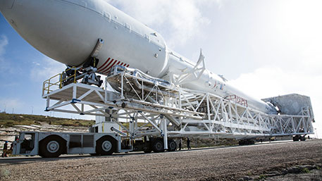 Запуск свежей ракеты Falcon-9 был прерван за минуту до старта