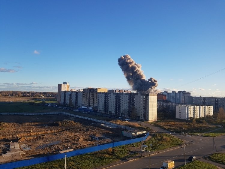 В здании взорвавшегося завода под Петербургом обрушились четыре этажа