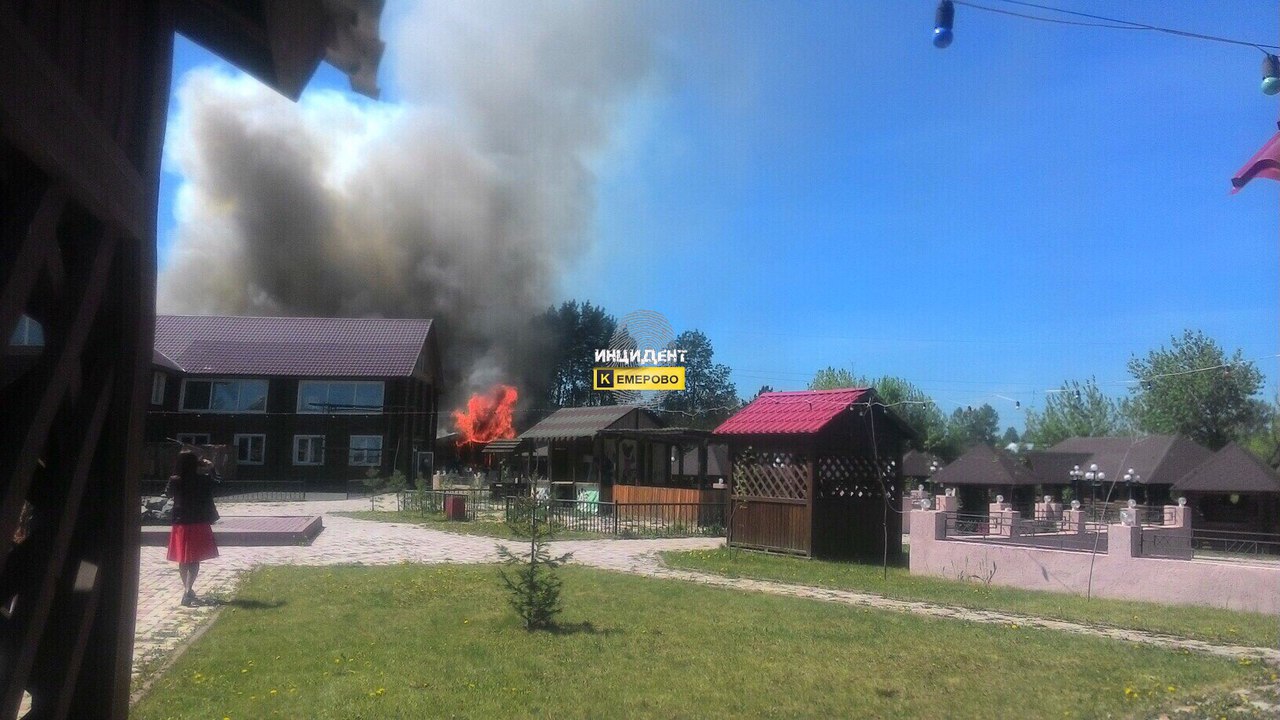 В кемеровском кафе «Золотой берег» загорелась беседка | 27.05.2017 |  Кемерово - БезФормата