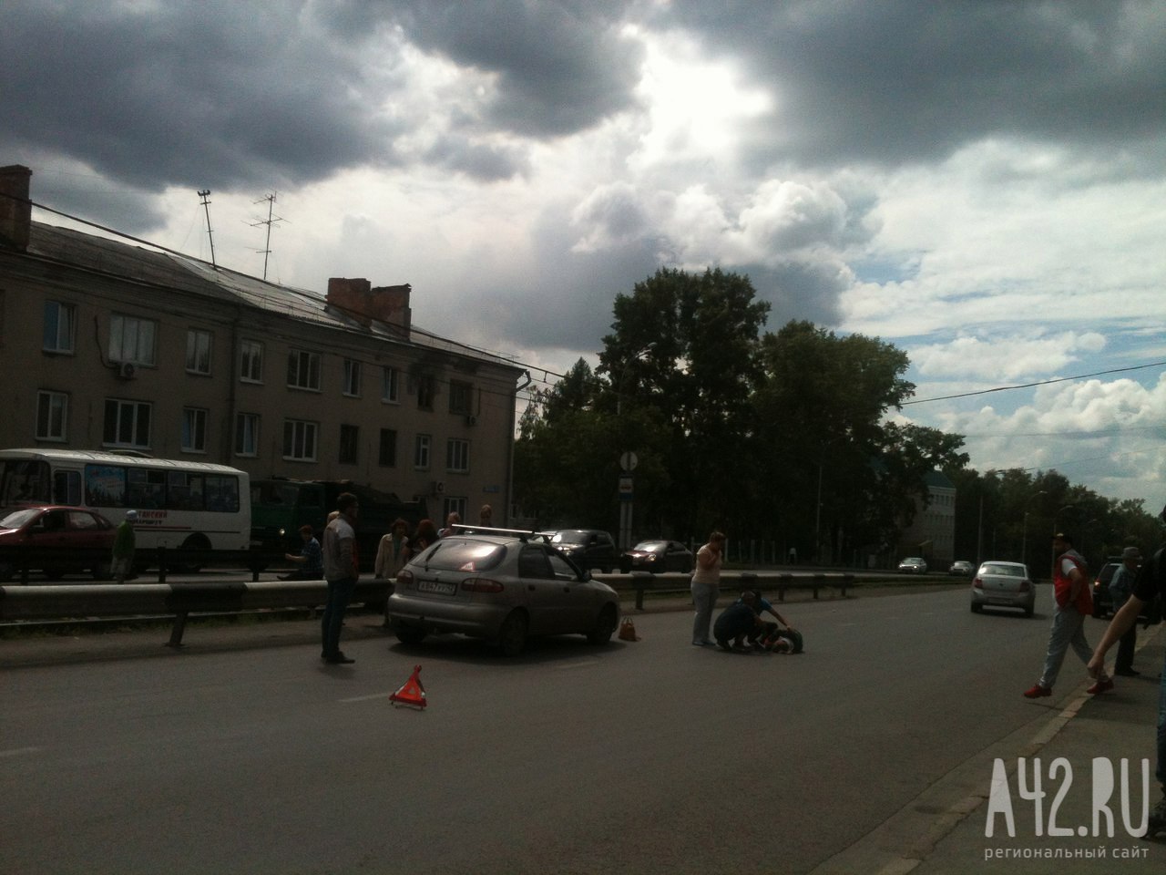 На Радуге в Кемерове сбили девушку | 14.07.2017 | Кемерово - БезФормата