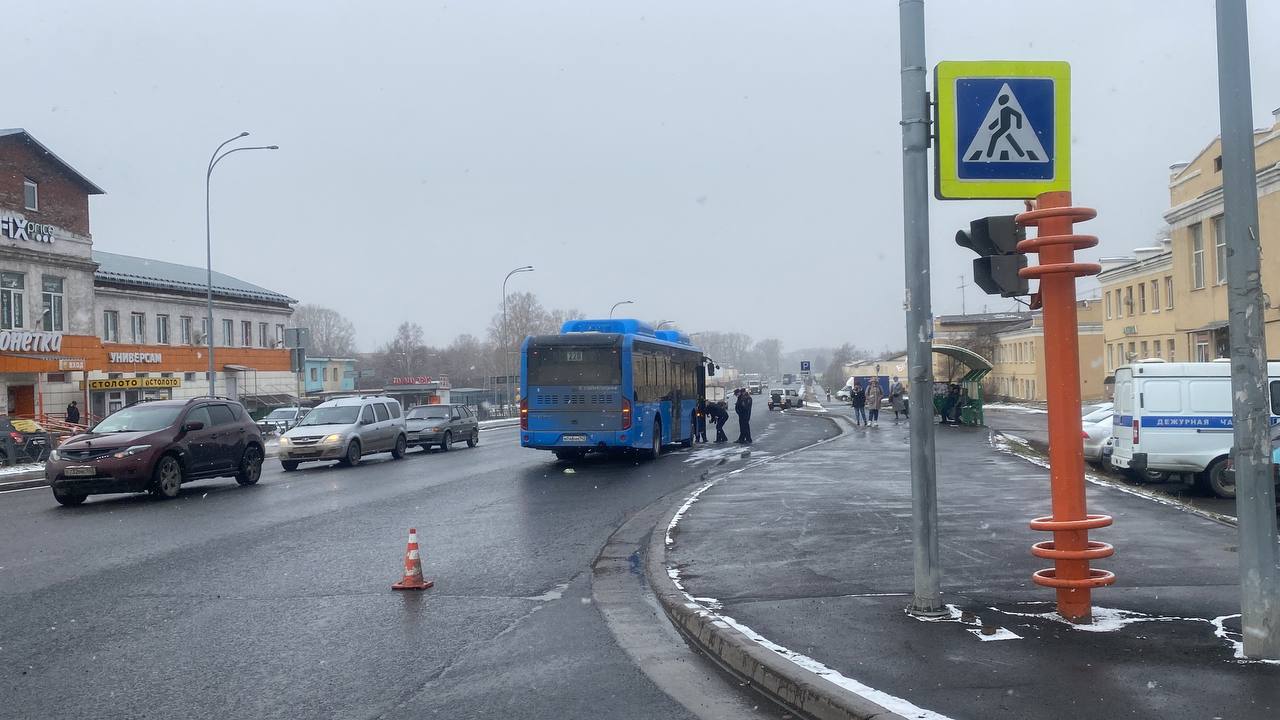 Пострадала 65-летняя женщина: стали известны детали громкого ДТП с  автобусом №228 в Кемерове