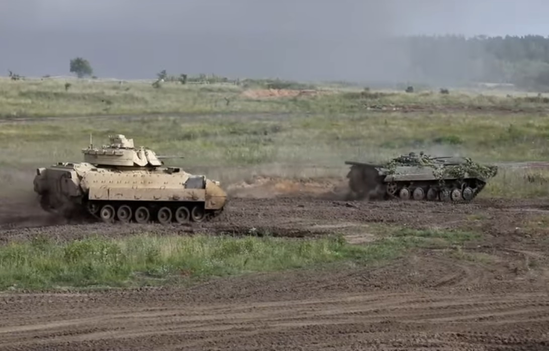 Дуэль абрамс и т. М1 Абрамс и т72. Т-72 vs Abrams. M1 Abrams vs t90. Бредли против т-72.