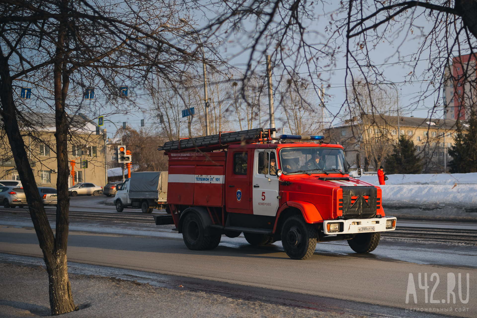 В МЧС Кузбасса рассказали подробности крупного пожара в Ленинске-Кузнецком