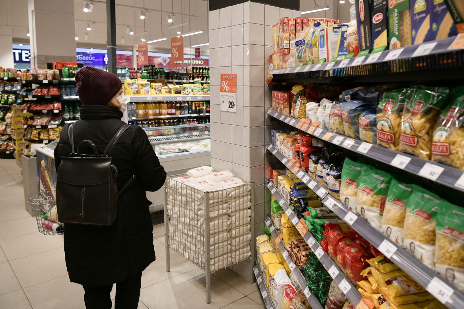 Ряд продукции. Магазин продукты. Подорожали продукты в магазинах. Еда в магазине. Продовольственный магазин.