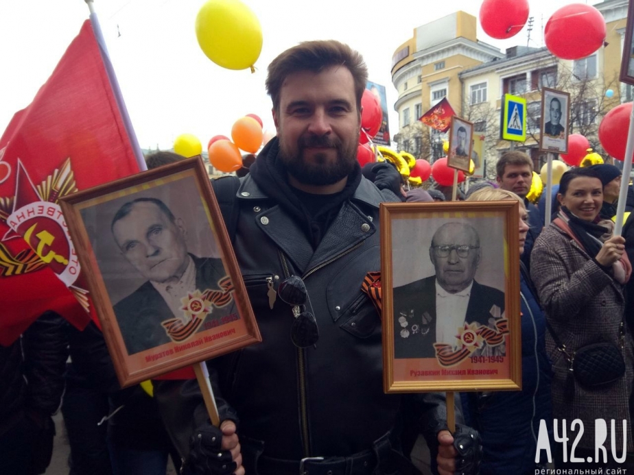 Бойцы Николай Муратов и Михаил Рузавкин. Фото: Дарья Кельн / «Газета Кемерова»