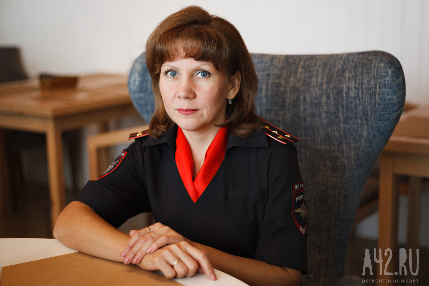 Девушка снимает себя на работе Девушка снимает себя на работе