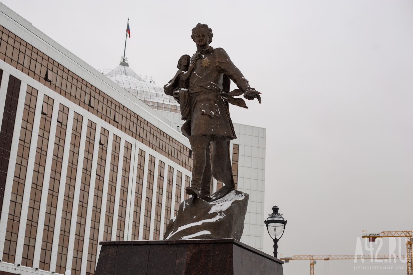 В Кемерове установили памятник Петру I