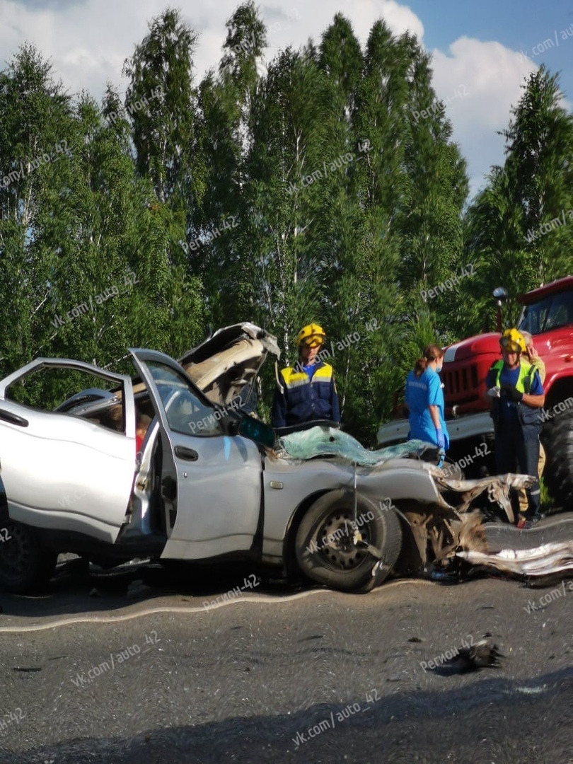 В Кемерове в страшной аварии погибли три человека, в том числе ребёнок