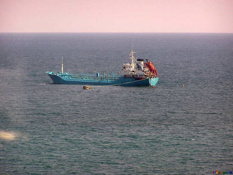 Фото сухогруза в море