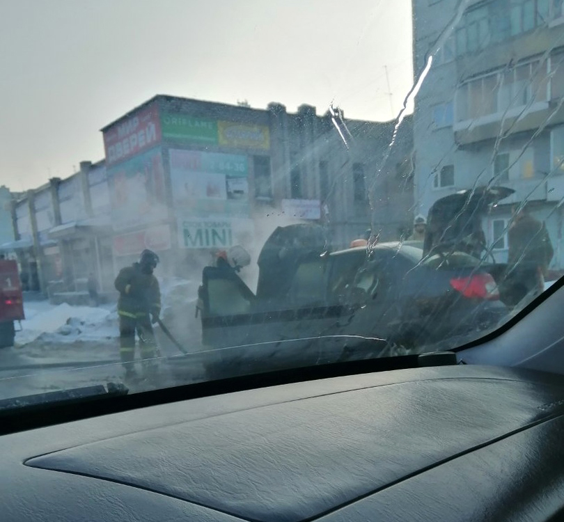 Пожар городе Белово. Сгорела машина новый городок Белово. Такси в Белово Кузбасс. Белово город с машинами.