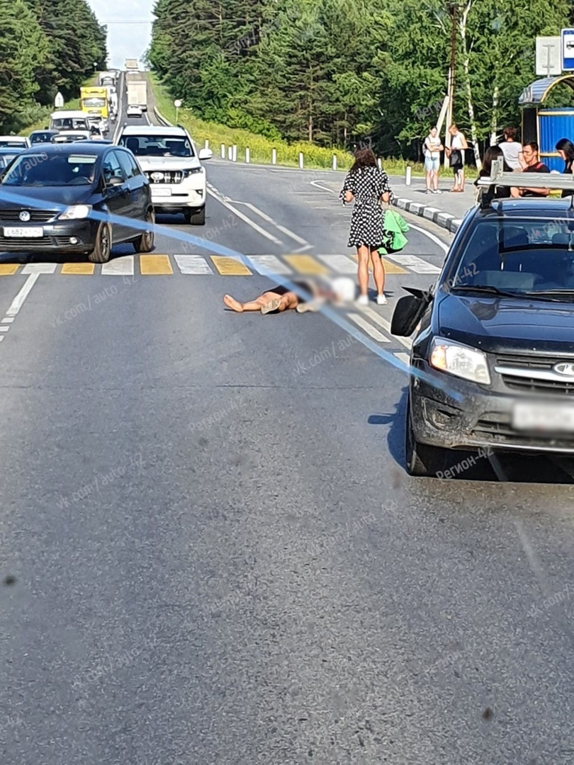 Очевидцы: в Кузбассе автомобиль сбил женщину на переходе | 26.06.2020 |  Кемерово - БезФормата