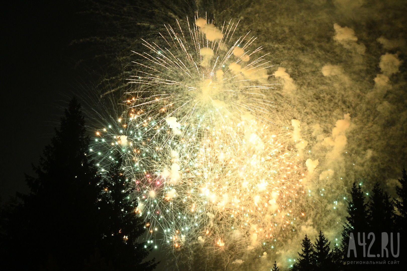 Салют киселевск день шахтера. Салют киселевск день шахтера. С днем шахтера кузбасс. Шахты со звездами. Салют киселевск день шахтера.