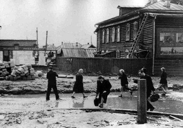 Улица Красная, в районе базара / Фото: архив Валерия Непомнящего