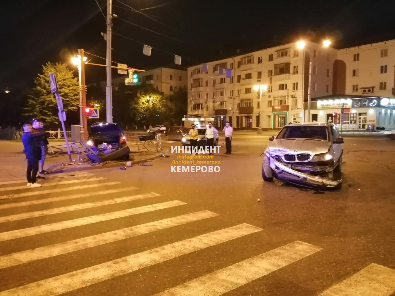 Два автомобиля столкнулись в центре Кемерова | 24.06.2020 | Кемерово -  БезФормата