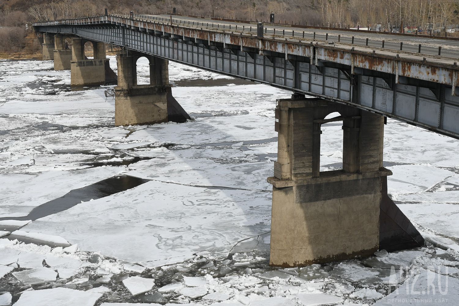 Уровень томи. Кемерово Томь уровень реки. Уровень воды река Томь в Новокузнецке. Уровень воды в реке Томь в Кемерово. Уровень воды в Томи в Кемерово.