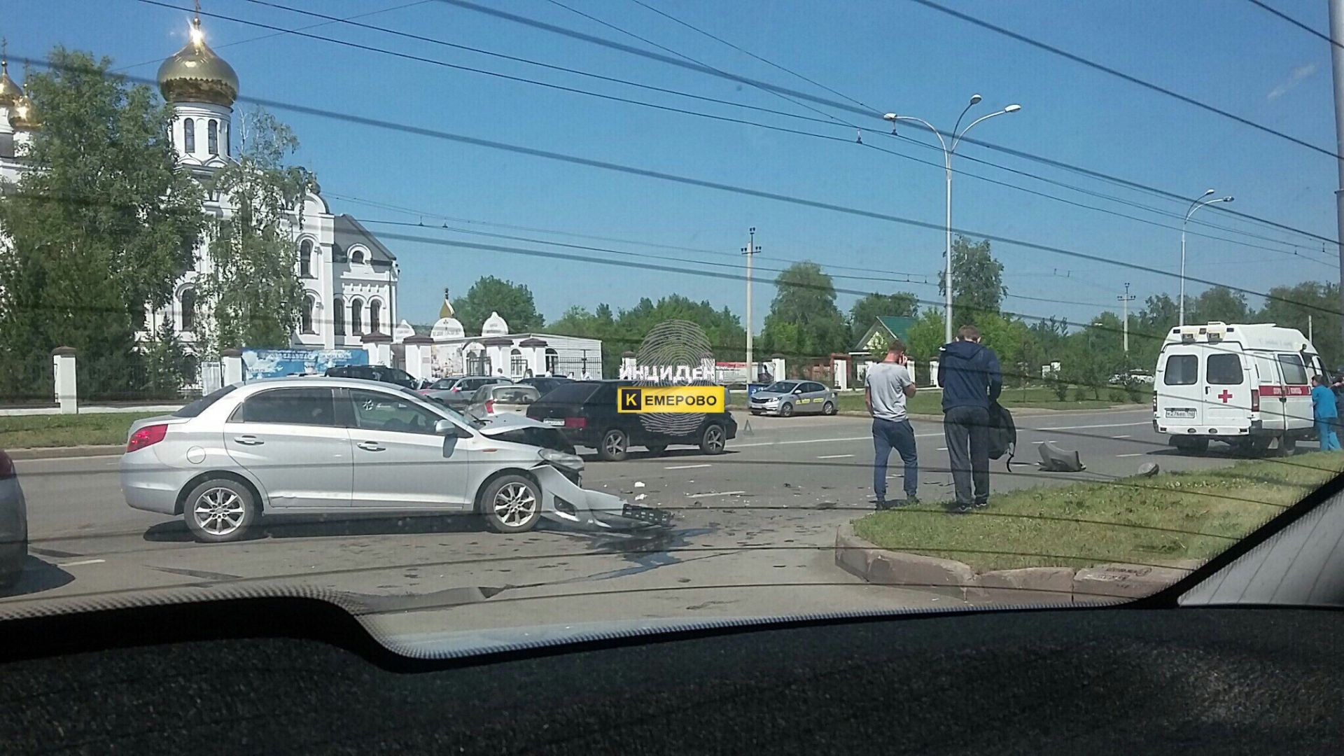 Канал победа сегодня кемерово. В Кемерове столкнулись два Renault Logan. Авария в Кемерово в субботу.