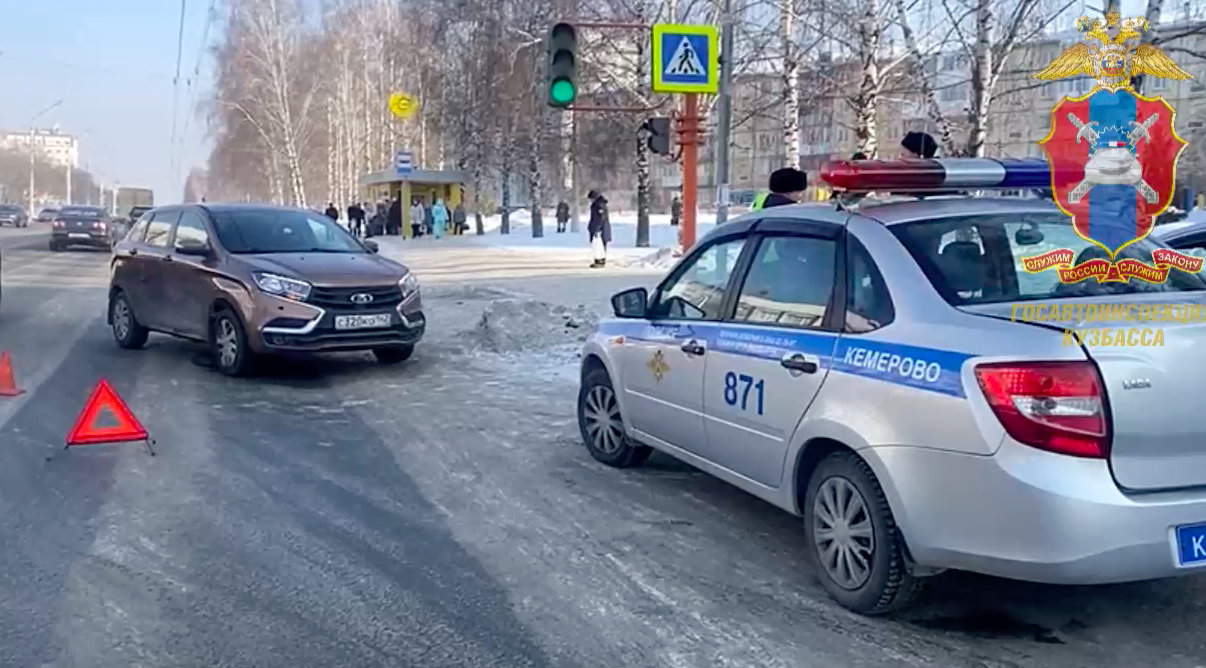 Пострадали двое: стали известны подробности ДТП с пешеходом на Октябрьском  проспекте в Кемерове