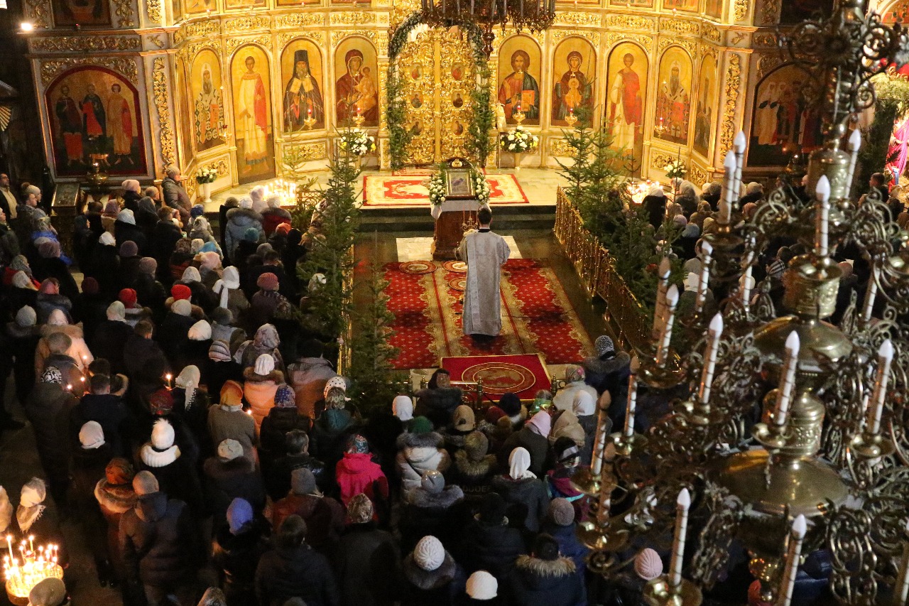 Рождественское богослужение в Кемерово ночная