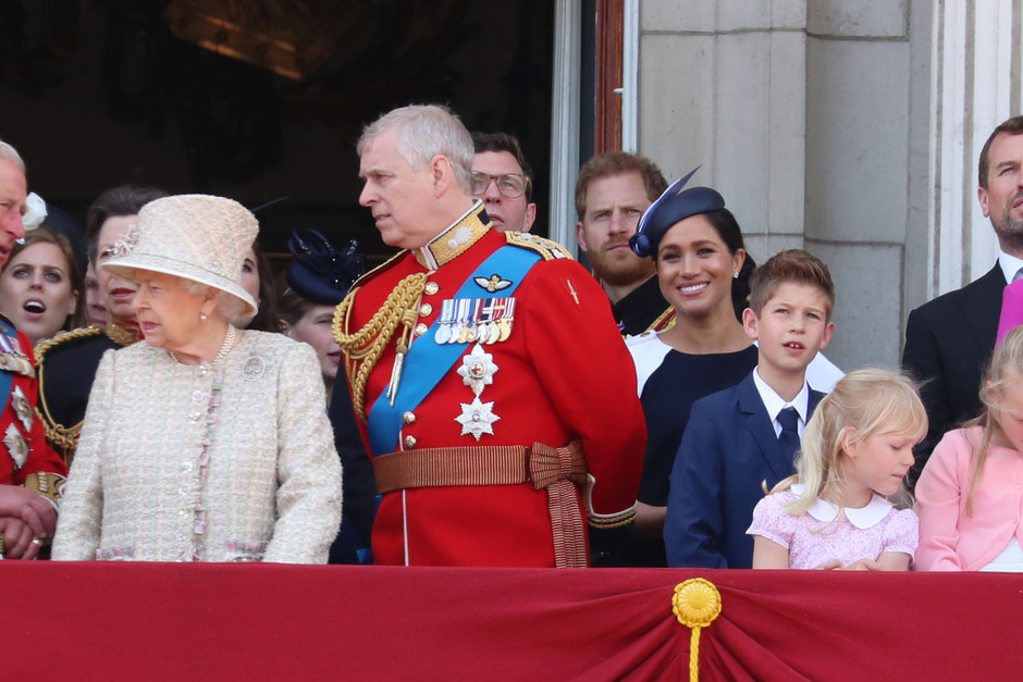 Эксперт рассказал, за что принц Гарри отчитал Меган Маркл на дне рождения королевы