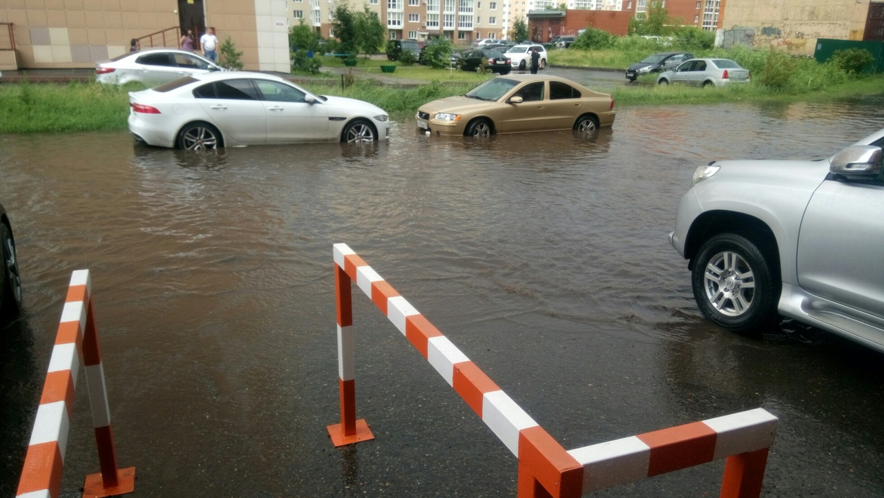 Яровое затопило. Затопленные улицы картинки прикольные.