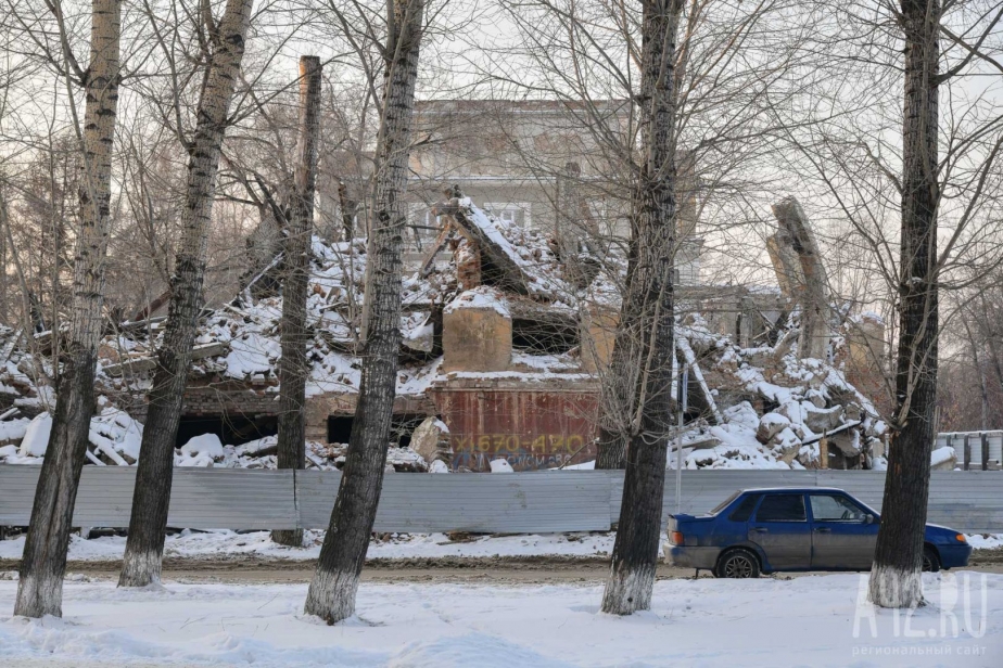 То, что осталось от здания. Декабрь 2019-го. Фото: Александр Патрин / A42.RU
