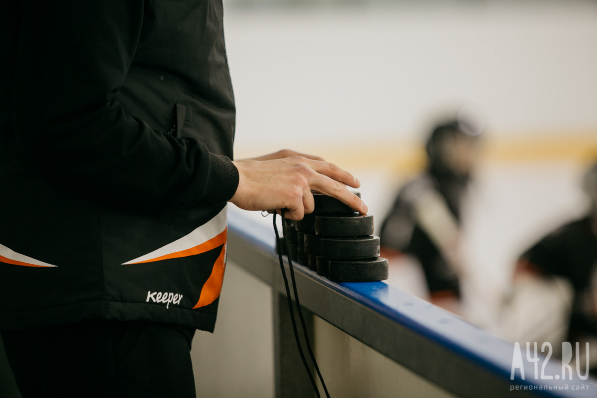 Забросил шайбу и получил травму кузбассовец Кирилл