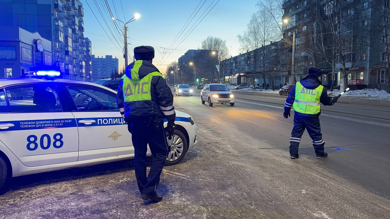 В Кузбассе за сутки инспекторы пресекли около 100 нарушений ПДД водителями