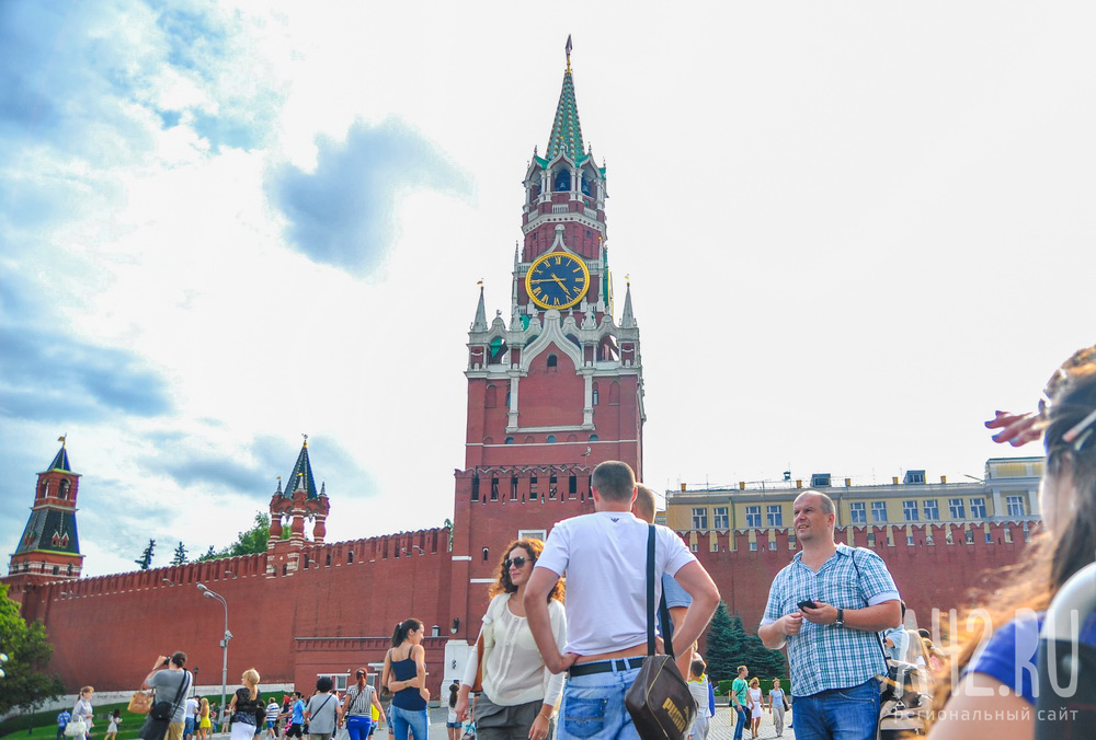 Повышение последние новости. Россияне фото. Памятник дружбы Киева и Москвы. Кремль.ru официальный сайт. Памятник дружбы Киева и Москвы в Киеве фото.