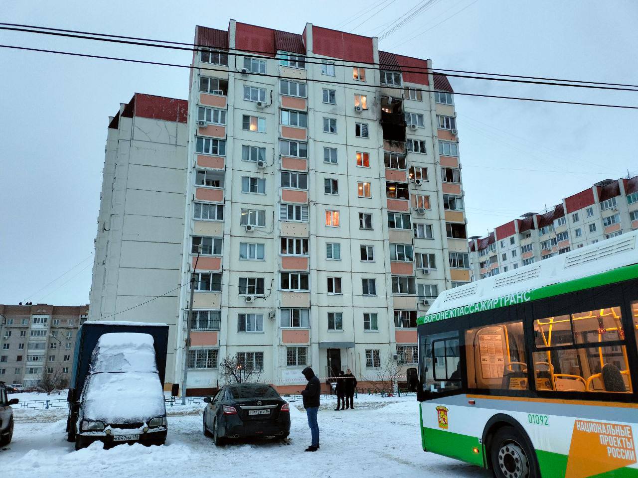 В Воронеже после ночной атаки беспилотников повреждения получили 35 .