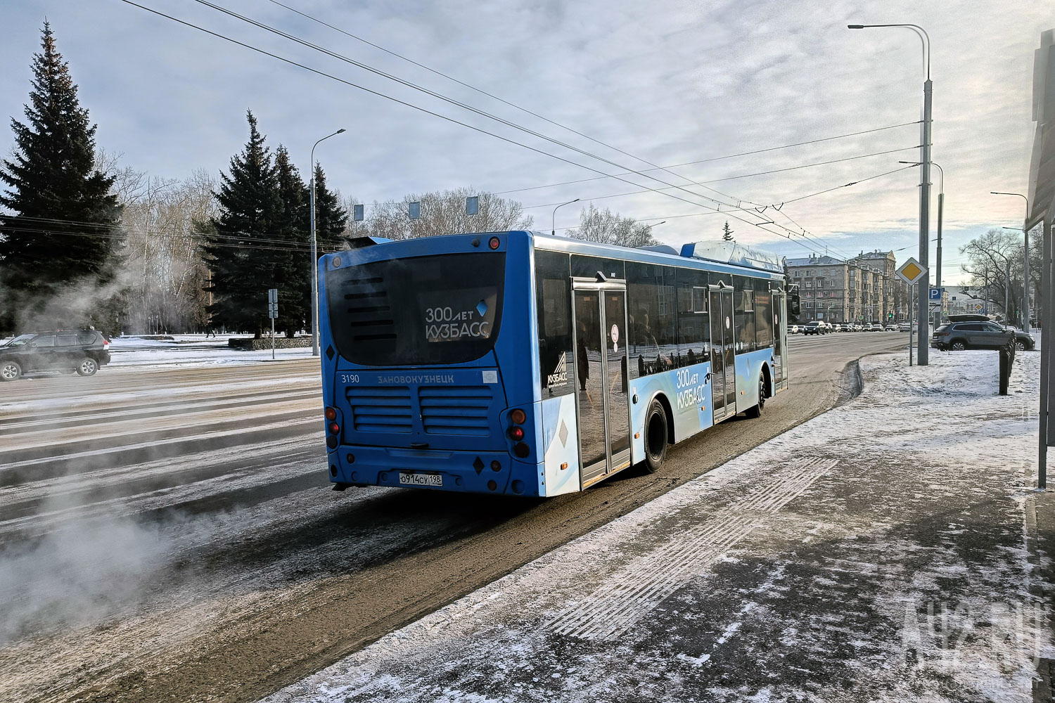 Кузбассовца возмутил водитель автобуса, который разговаривал по телефону и  резко тормозил