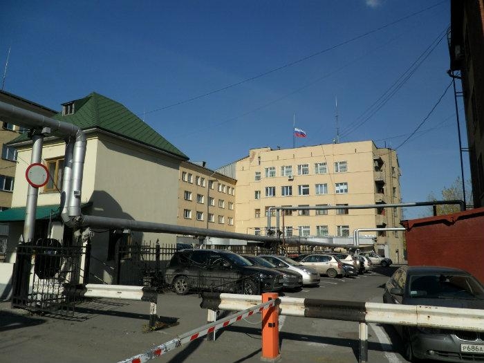 Вход в лицензионно-разрешительный отдел с этой стороны