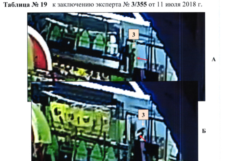 Инструктор №3 стоит спиной ко входу в батутный центр.