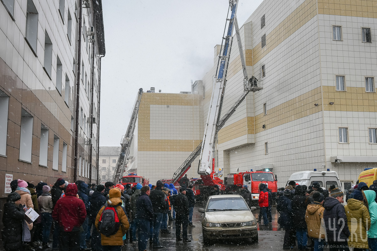 Мальчик упал из окна нам на руки»: пожар в «Зимней вишне» глазами очевидцев